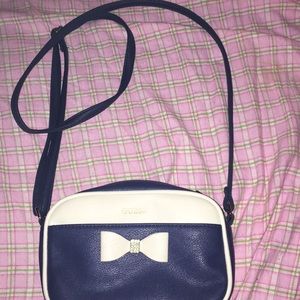guess crossbody